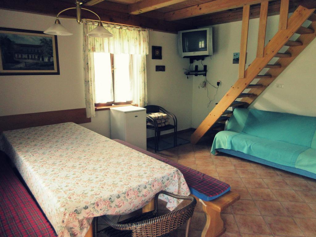 Kamp Rut Hostel Kobarid Ngoại thất bức ảnh